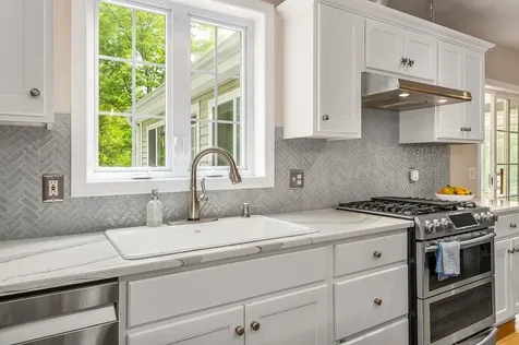 31 Robinson Street Brentwood NH 03833
