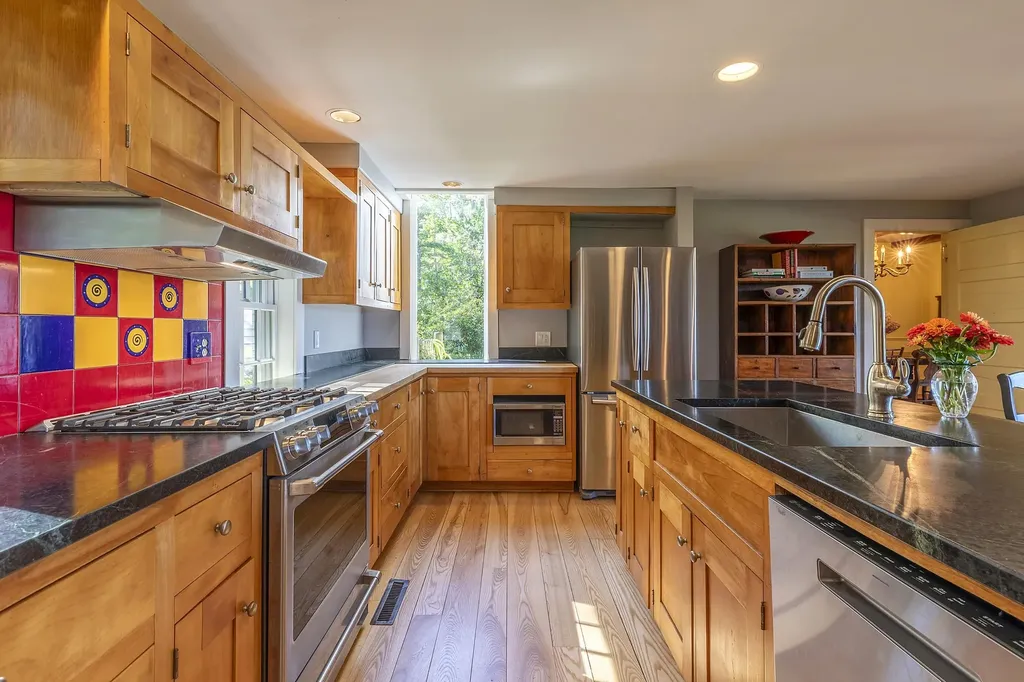 732 Under The Mountain Road Londonderry VT 05155