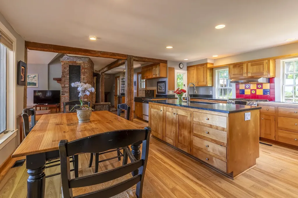 732 Under The Mountain Road Londonderry VT 05155