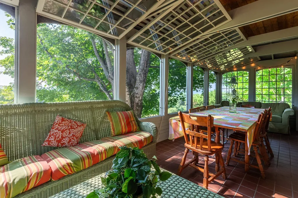 732 Under The Mountain Road Londonderry VT 05155