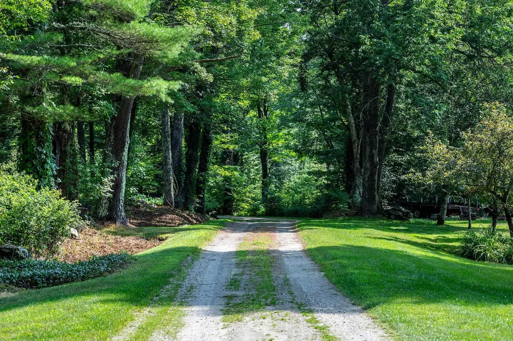 732 Under The Mountain Road Londonderry VT 05155