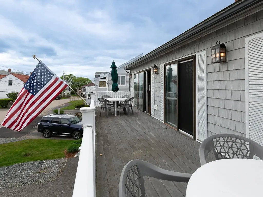 31 Cliff Avenue Hampton NH 03842
