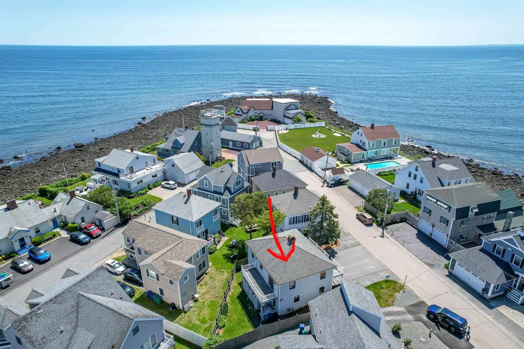 31 Cliff Avenue Hampton NH 03842