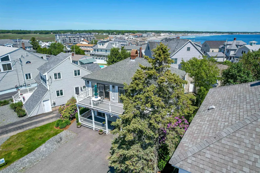 31 Cliff Avenue Hampton NH 03842