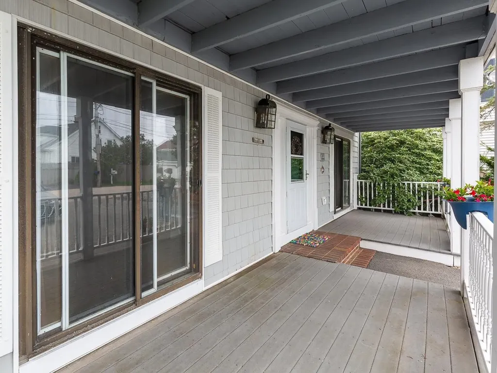 31 Cliff Avenue Hampton NH 03842