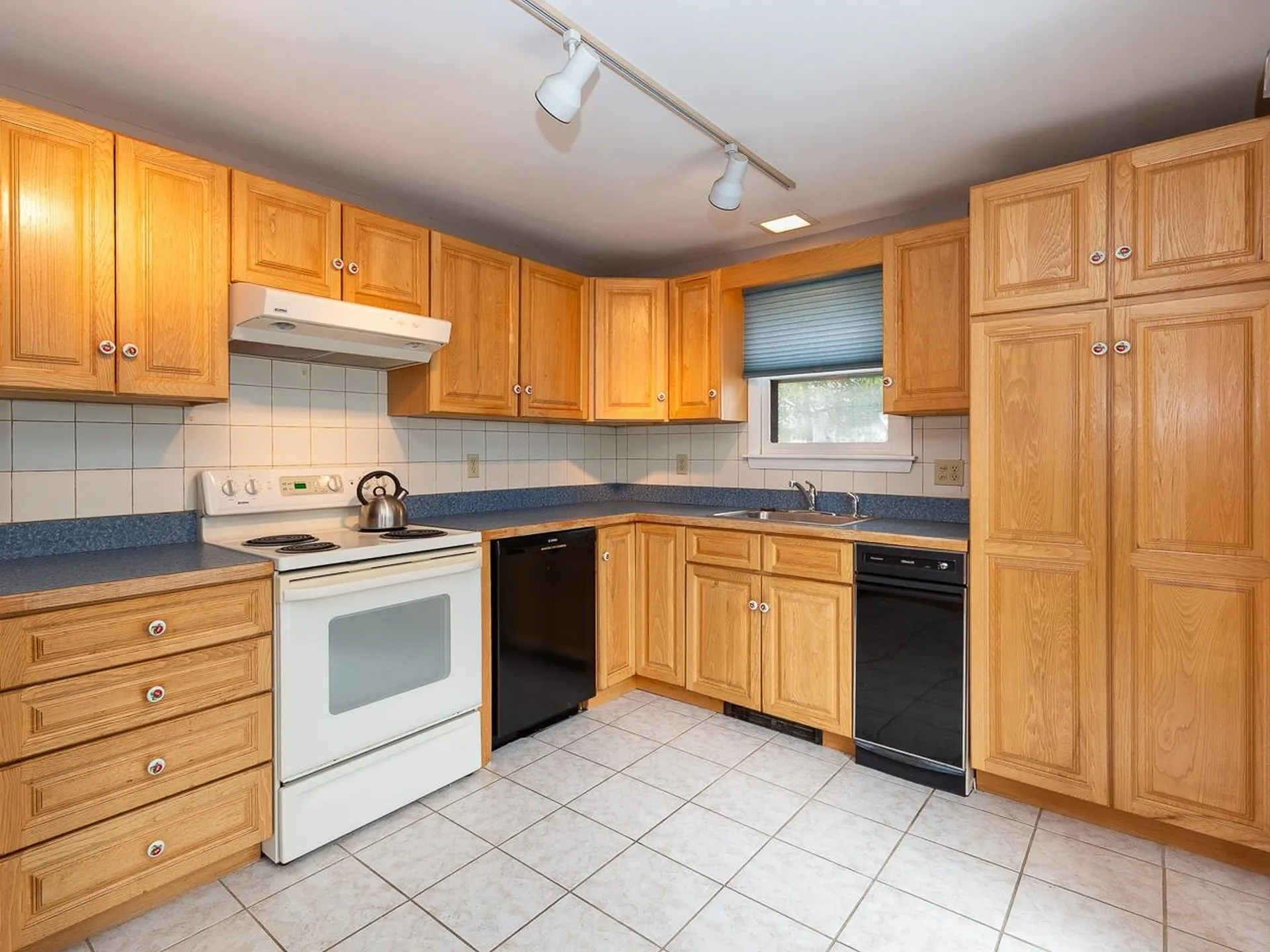 31 Cliff Avenue Hampton NH 03842