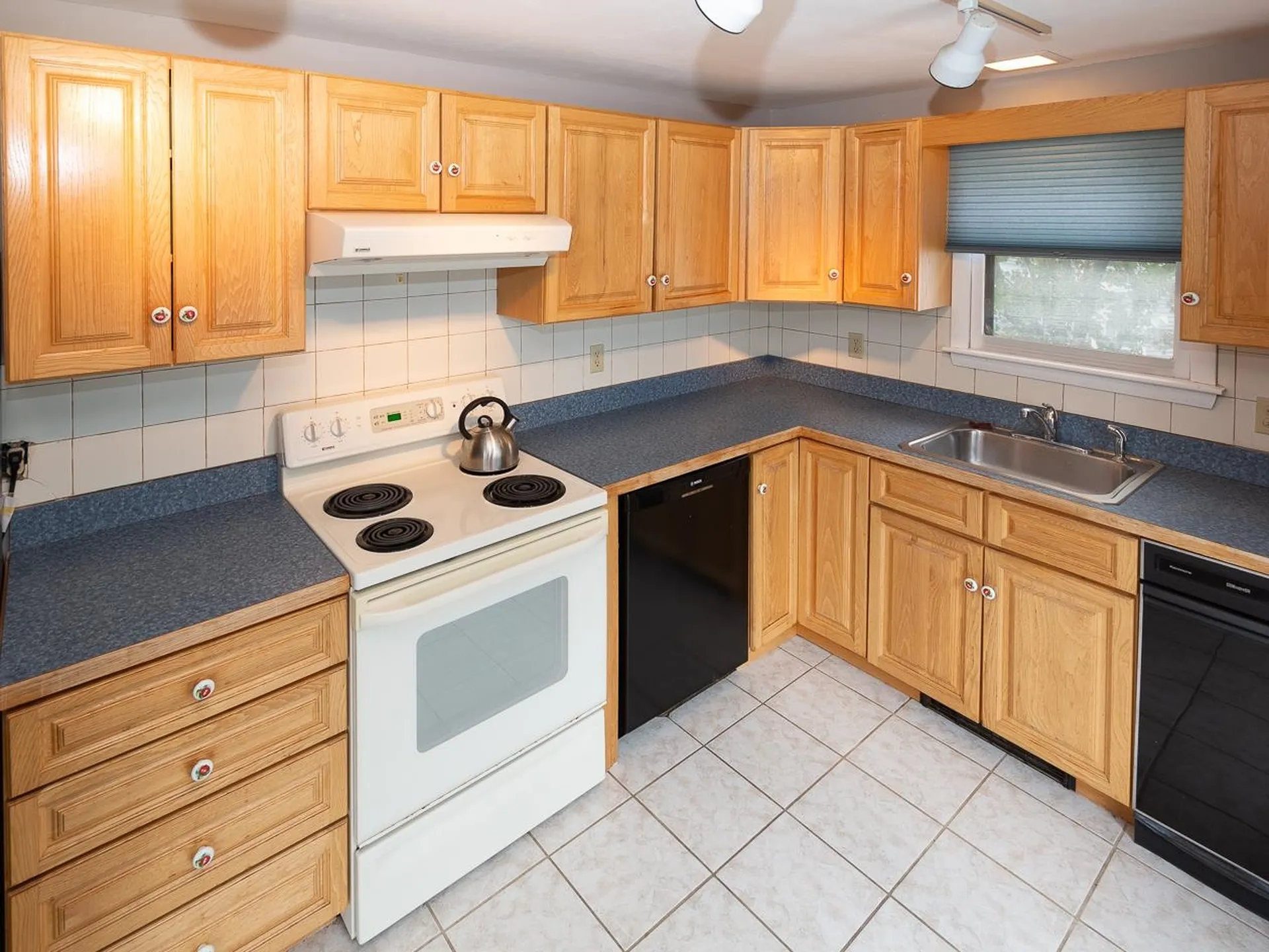 31 Cliff Avenue Hampton NH 03842