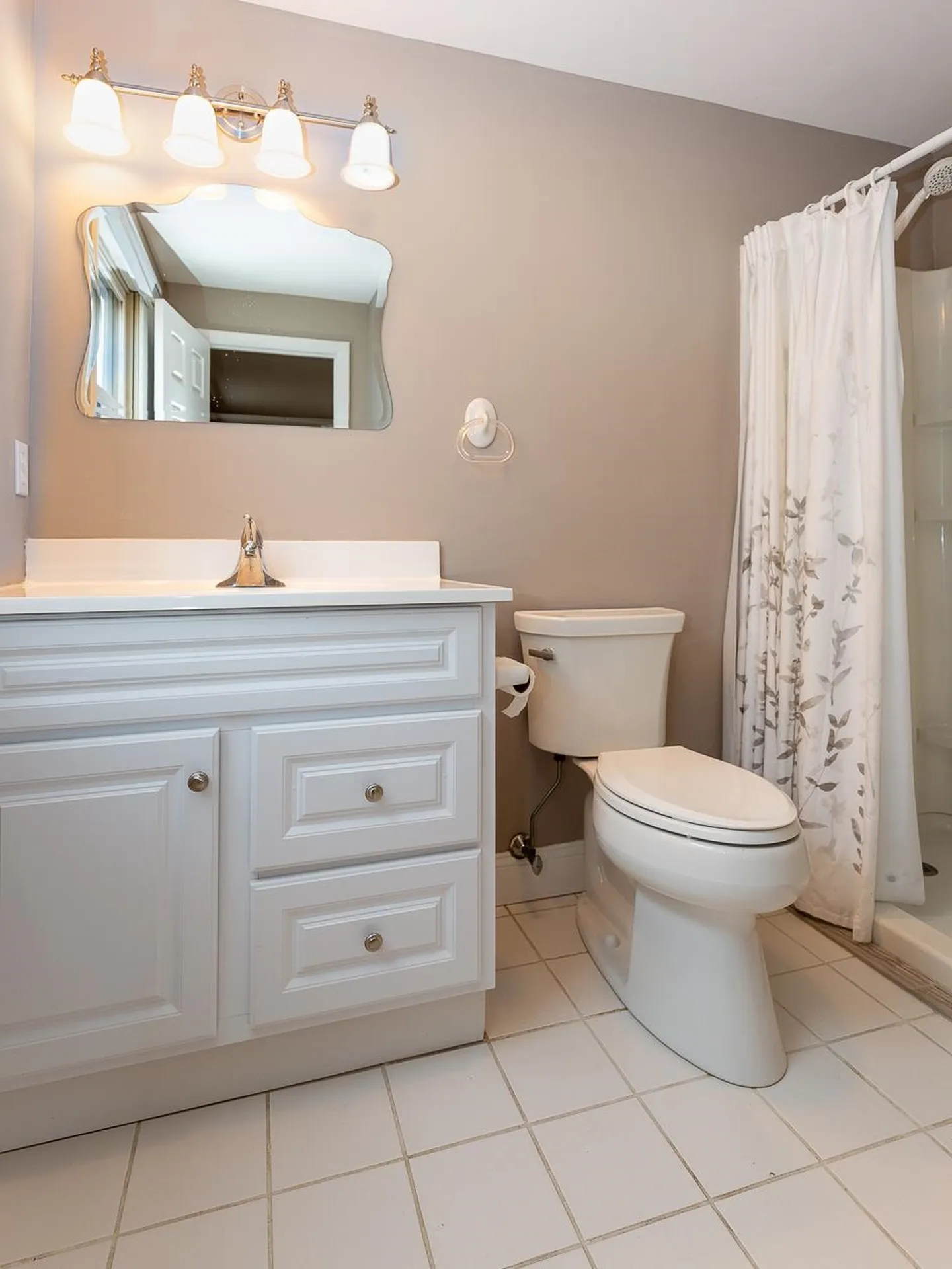 31 Cliff Avenue Hampton NH 03842