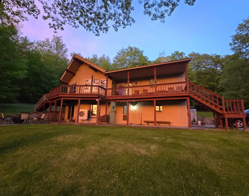 697 Hamilton Hollow Road Sandgate VT 05250