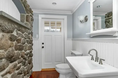 21/25 Winecellar Road Durham NH 03824