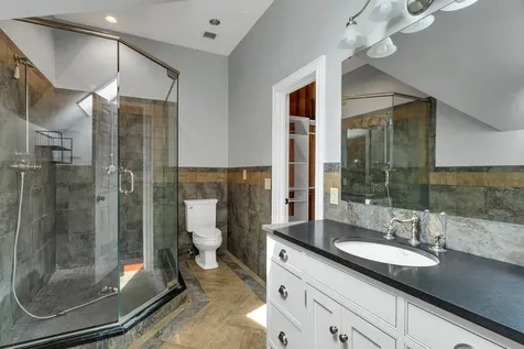 21/25 Winecellar Road Durham NH 03824
