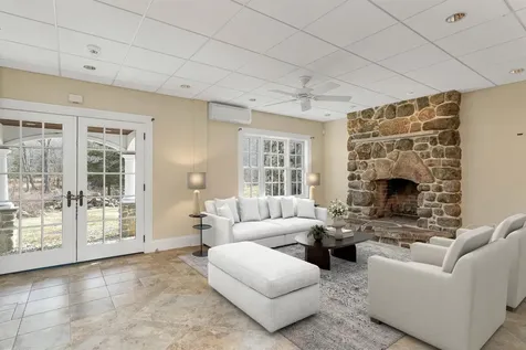 21/25 Winecellar Road Durham NH 03824