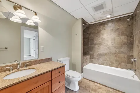 21/25 Winecellar Road Durham NH 03824