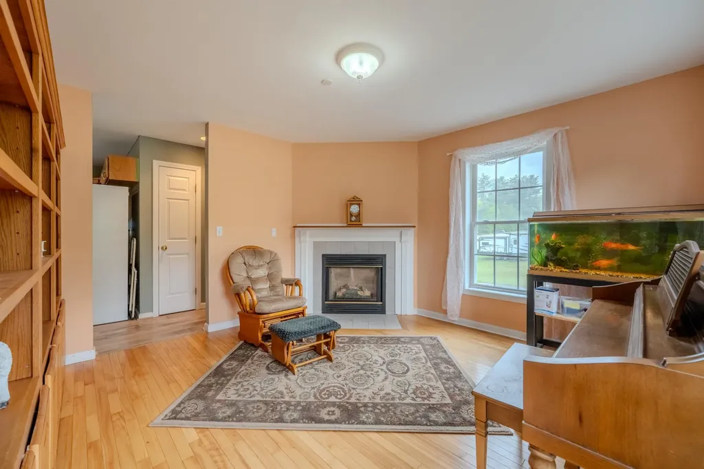 5 Saw Hill Road Hooksett NH 03106