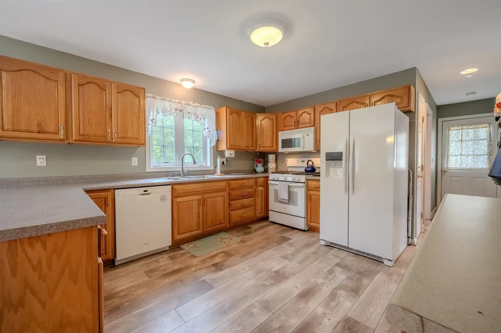 5 Saw Hill Road Hooksett NH 03106