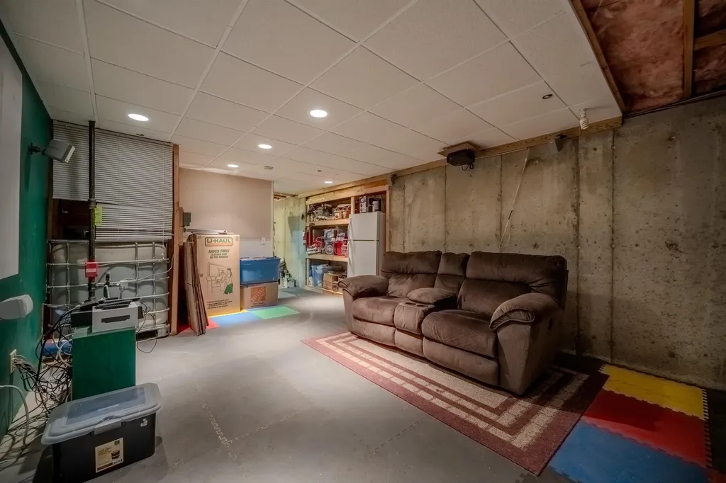 5 Saw Hill Road Hooksett NH 03106