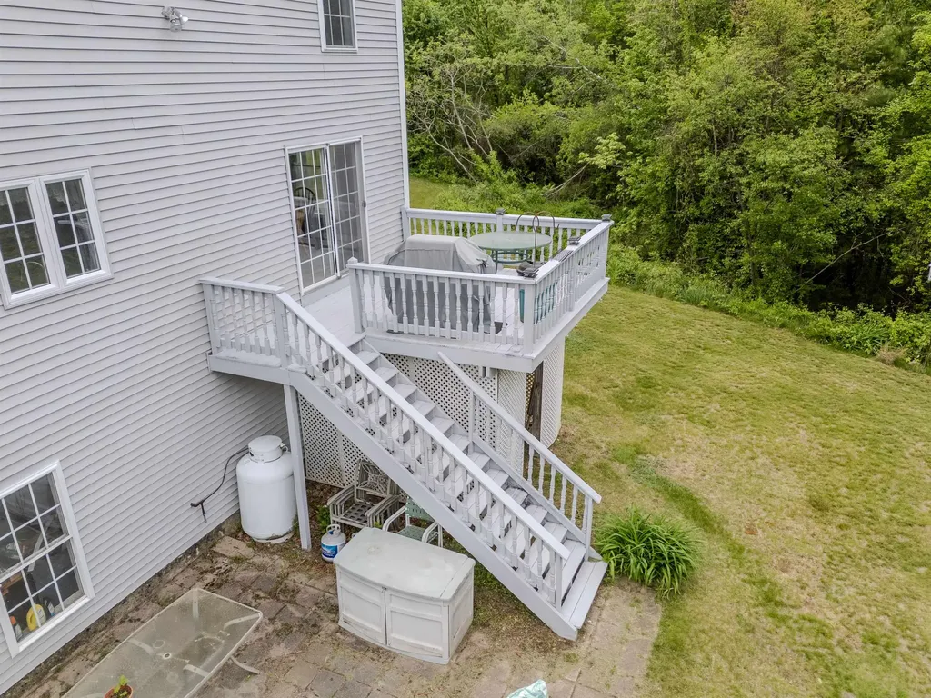 5 Saw Hill Road Hooksett NH 03106