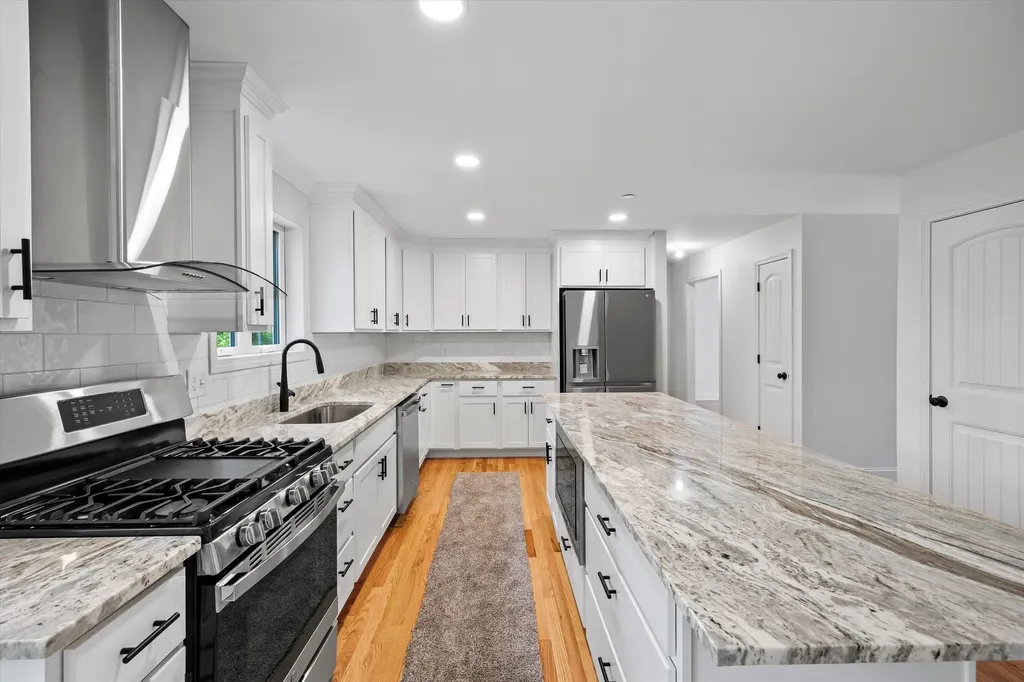 8 Gridley Road Sutton NH 03278