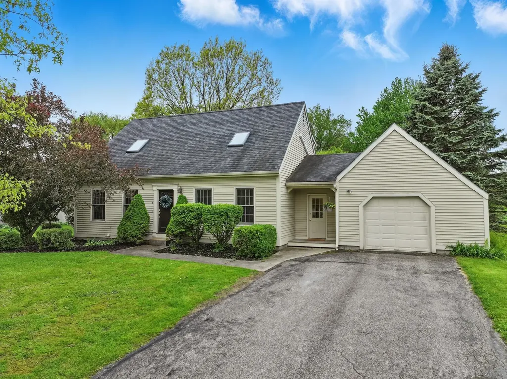 6 Knoll Circle South Burlington VT 05403