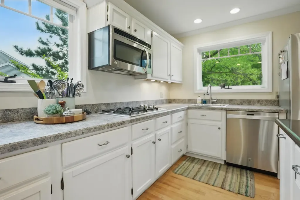 6 Knoll Circle South Burlington VT 05403