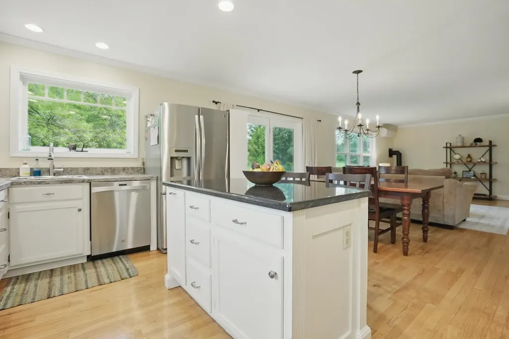 6 Knoll Circle South Burlington VT 05403