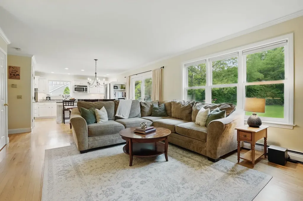 6 Knoll Circle South Burlington VT 05403