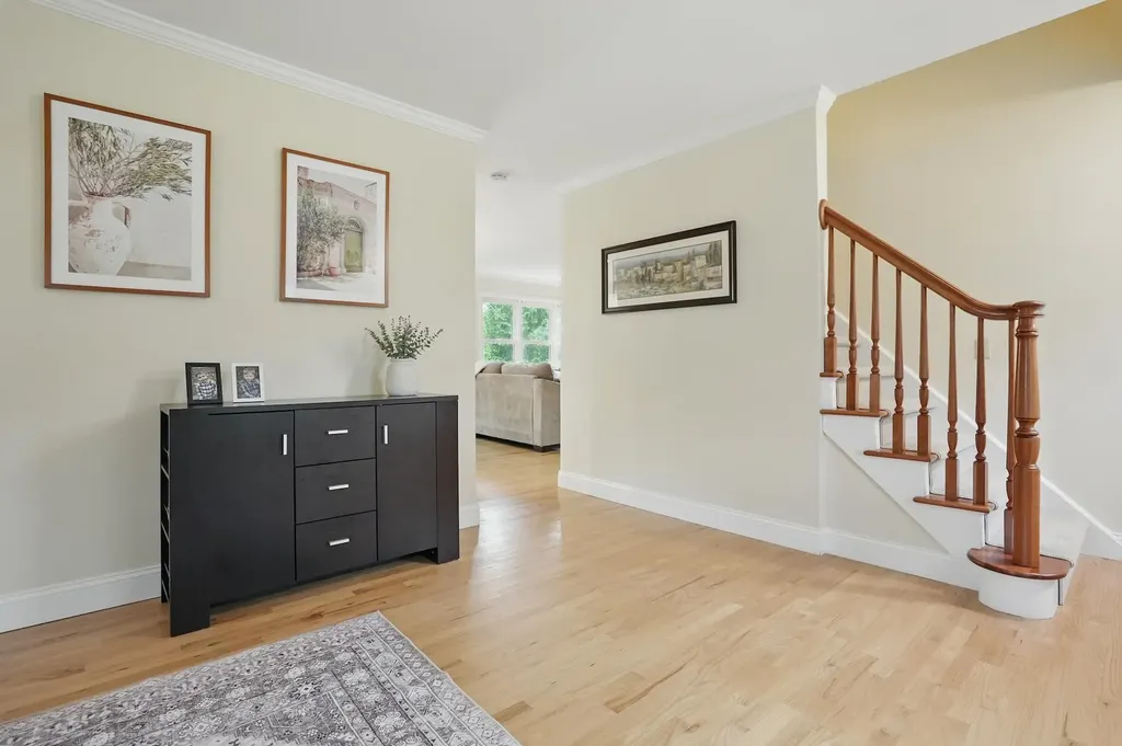 6 Knoll Circle South Burlington VT 05403