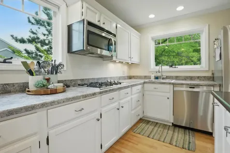 6 Knoll Circle South Burlington VT 05403