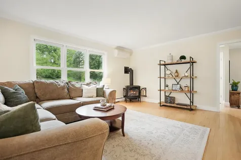 6 Knoll Circle South Burlington VT 05403