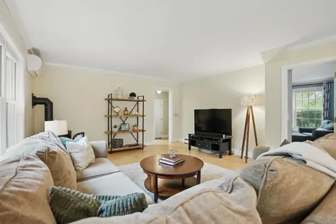 6 Knoll Circle South Burlington VT 05403