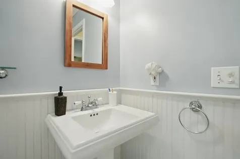 6 Knoll Circle South Burlington VT 05403