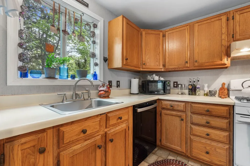 37 Thorndike Road Weare NH 03281