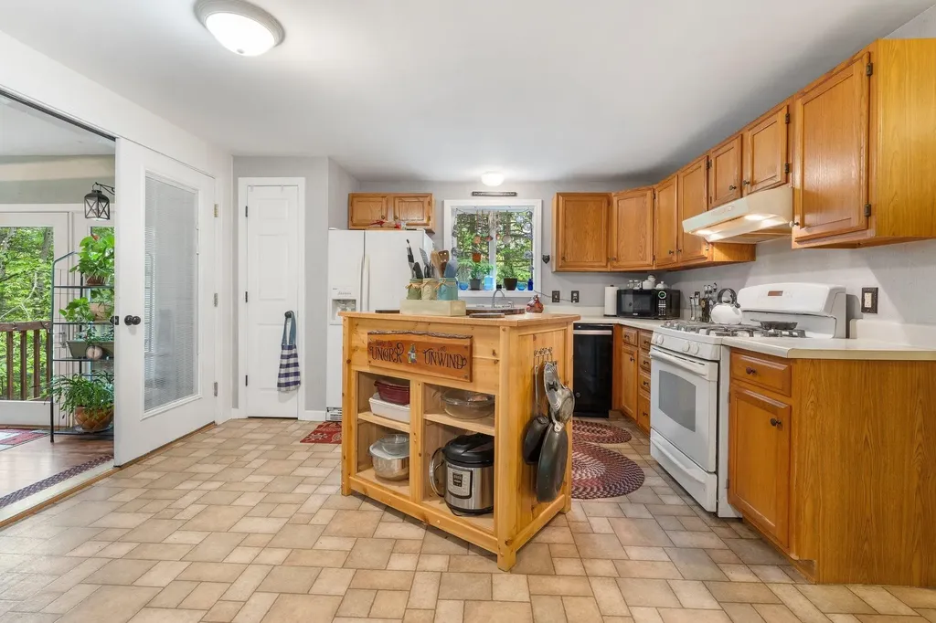 37 Thorndike Road Weare NH 03281