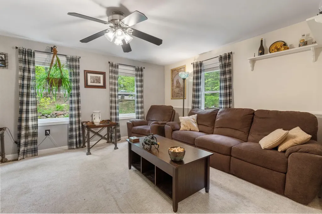 37 Thorndike Road Weare NH 03281