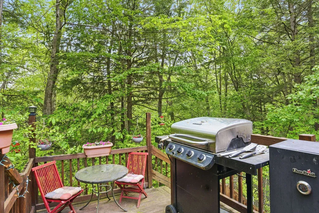 37 Thorndike Road Weare NH 03281