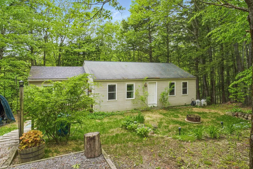 37 Thorndike Road Weare NH 03281