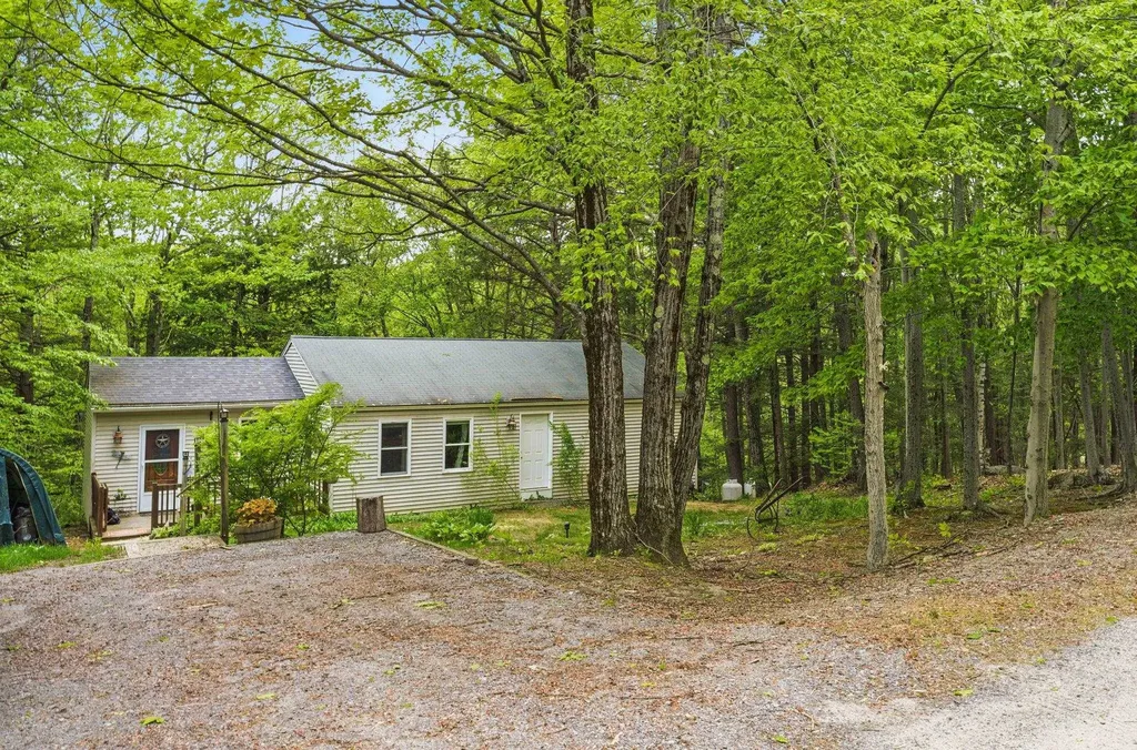 37 Thorndike Road Weare NH 03281