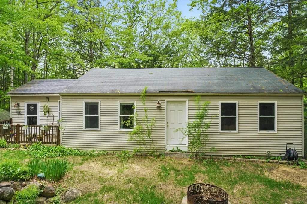 37 Thorndike Road Weare NH 03281