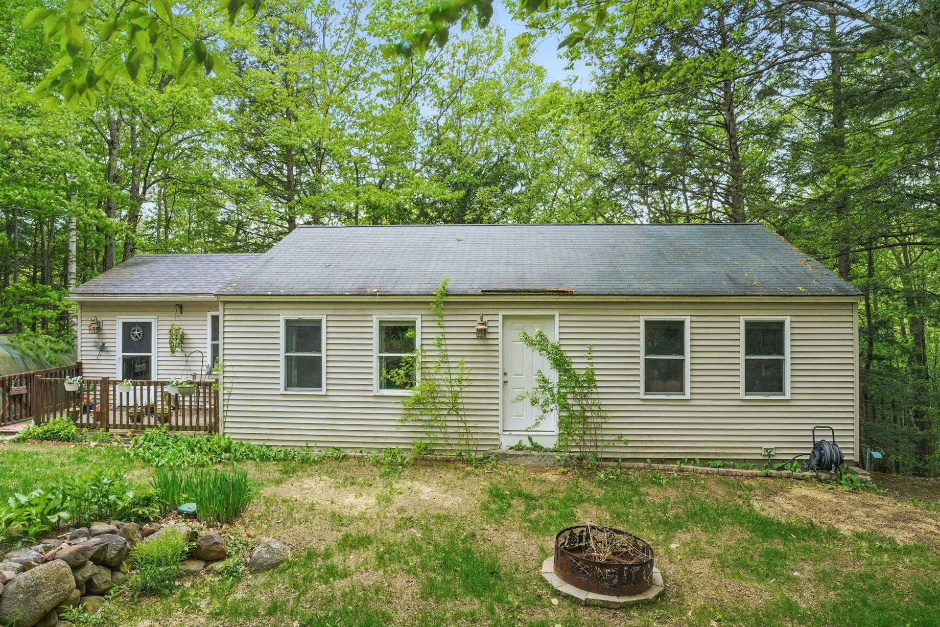 37 Thorndike Road Weare NH 03281