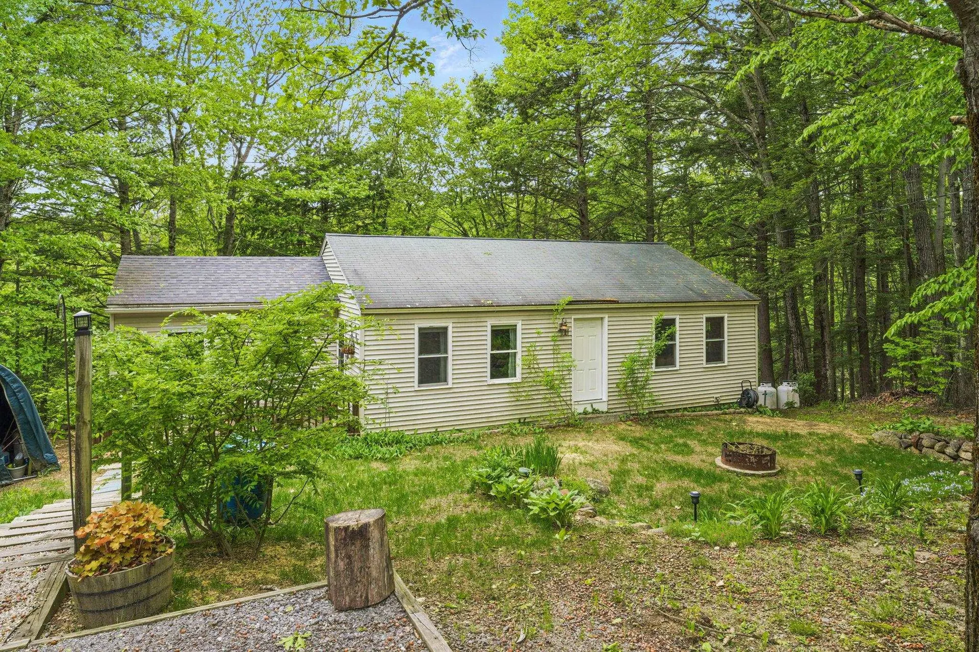 37 Thorndike Road Weare NH 03281