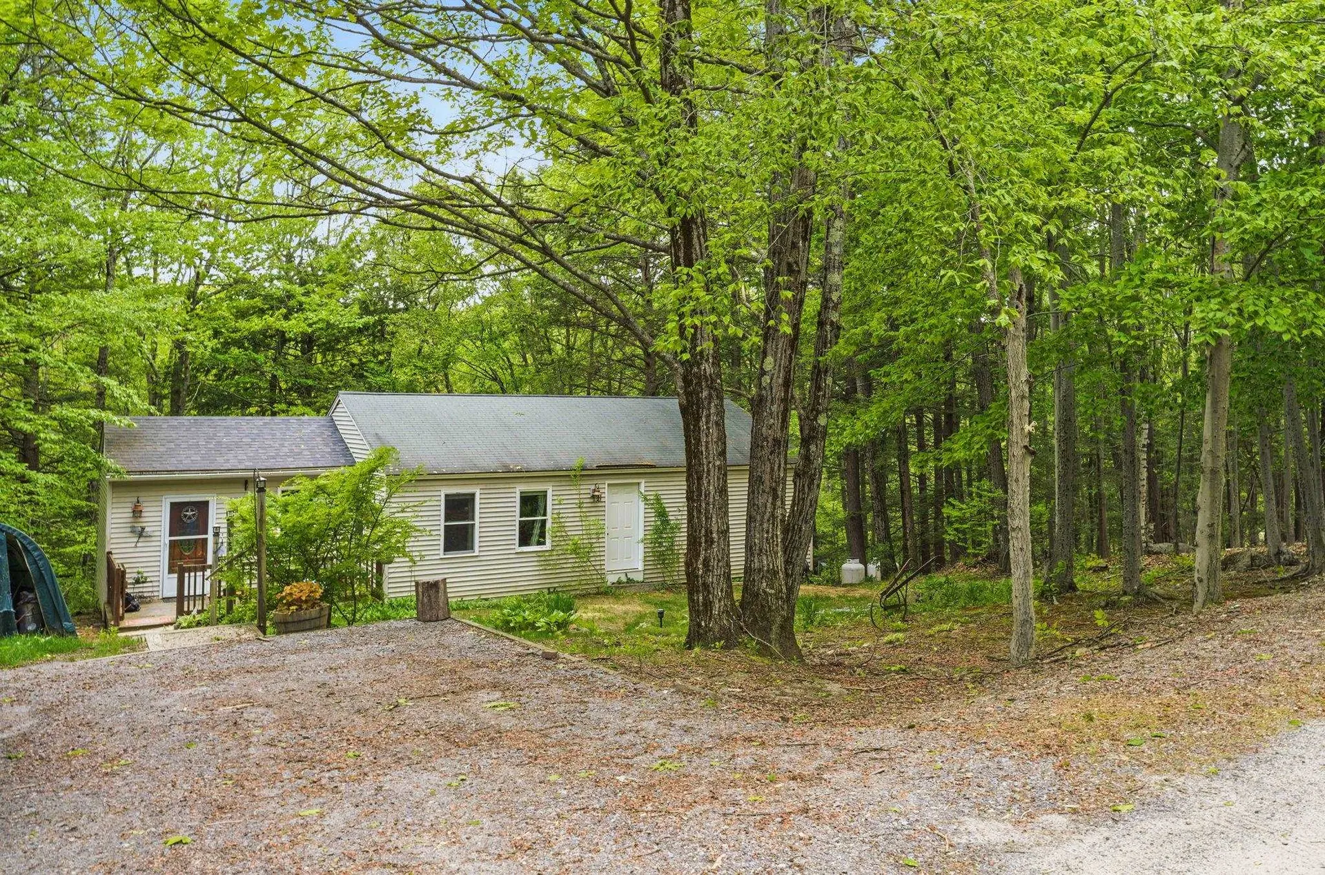 37 Thorndike Road Weare NH 03281