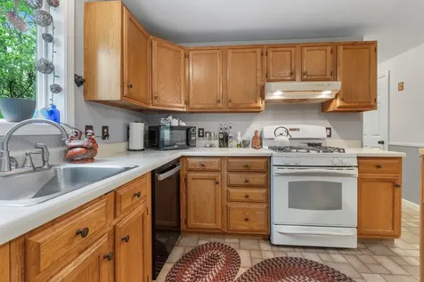 37 Thorndike Road Weare NH 03281