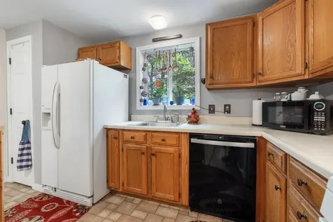 37 Thorndike Road Weare NH 03281