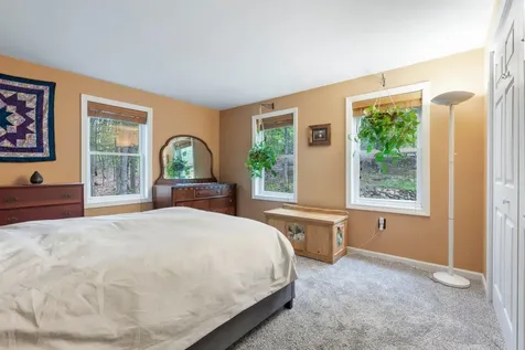 37 Thorndike Road Weare NH 03281