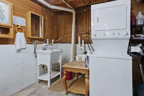 37 Thorndike Road Weare NH 03281