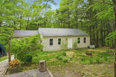37 Thorndike Road Weare NH 03281