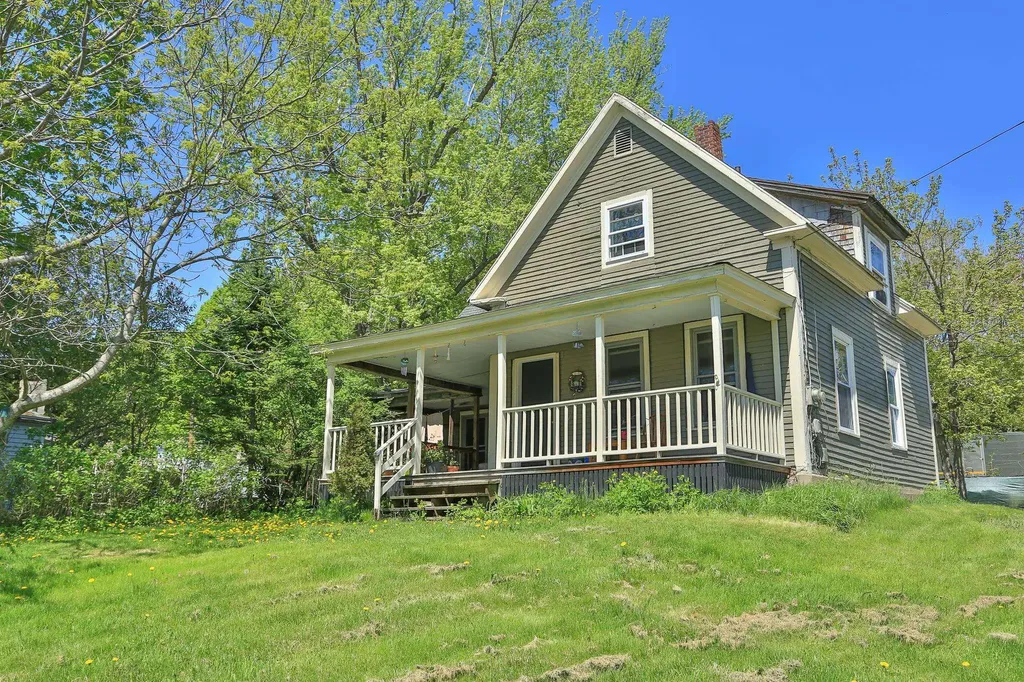 29 Maple Street Northumberland NH 03582