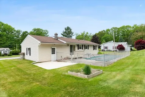 30 Harbour Road Bennington VT 05201