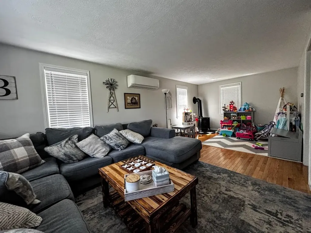 10 Irving Drive Weare NH 03281