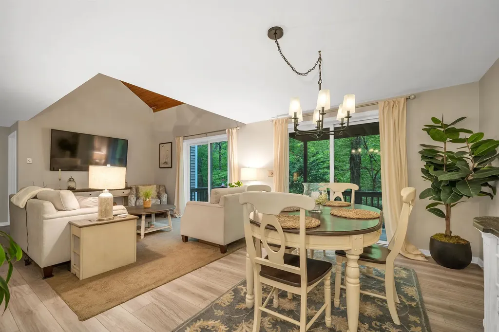 25 Kirriemuir Road Stratham NH 03885